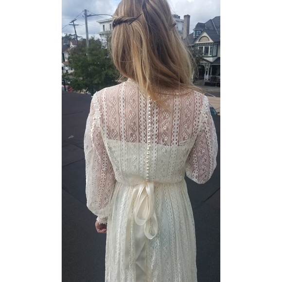 Vintage Victorian Bohemia Wedding Dress - Picture 5 of 7
